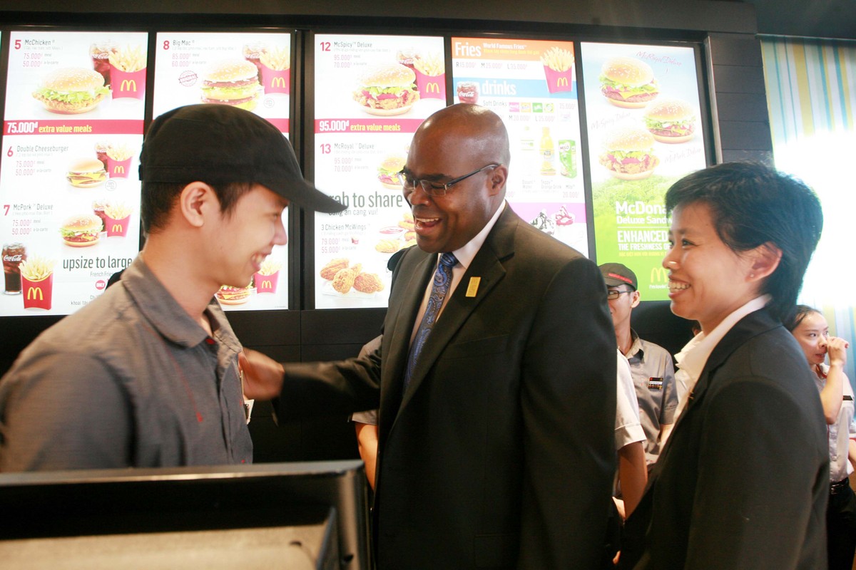 Hình ảnh đáng chú ý của Chủ tịch McDonald’s tại Việt Nam ảnh 3 Hình ảnh đáng chú ý của Chủ tịch McDonald’s tại Việt Nam ảnh 3